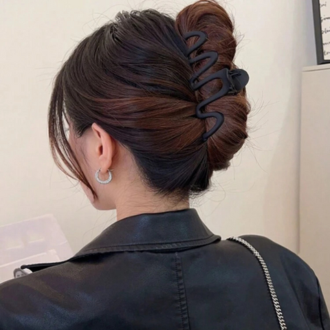 Large Wave Shaped Hair Claw Clip