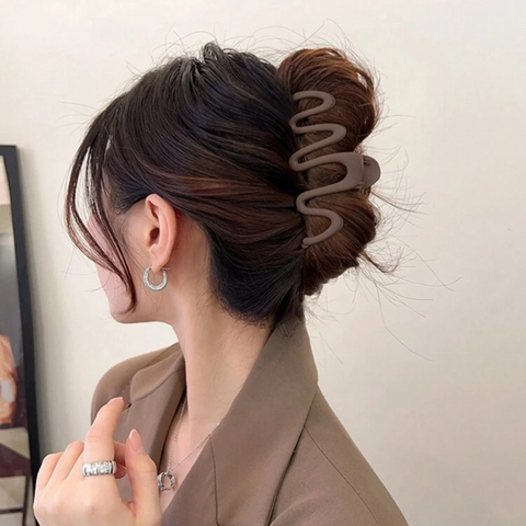 Large Wave Shaped Hair Claw Clip
